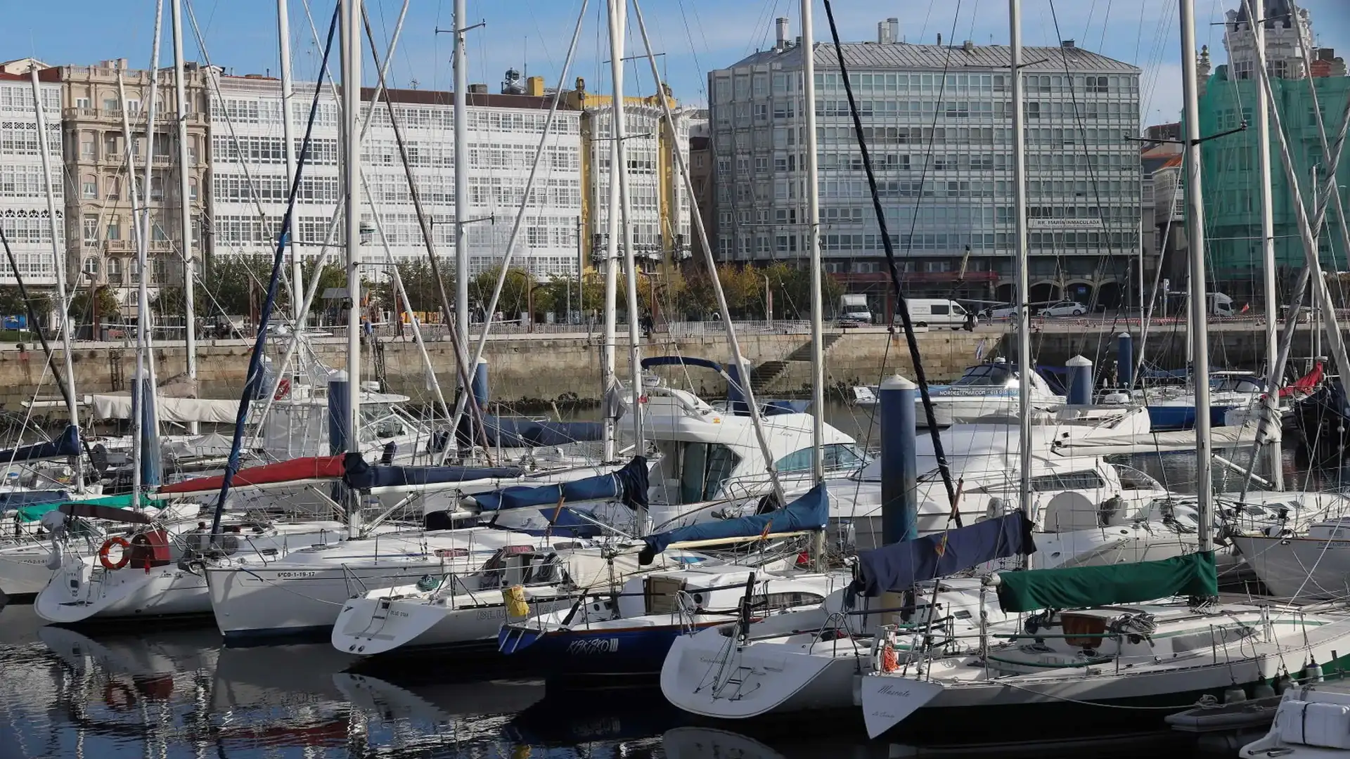 Buoni numeri di mercato nautico come gli approcci ravvicinati dell'anno