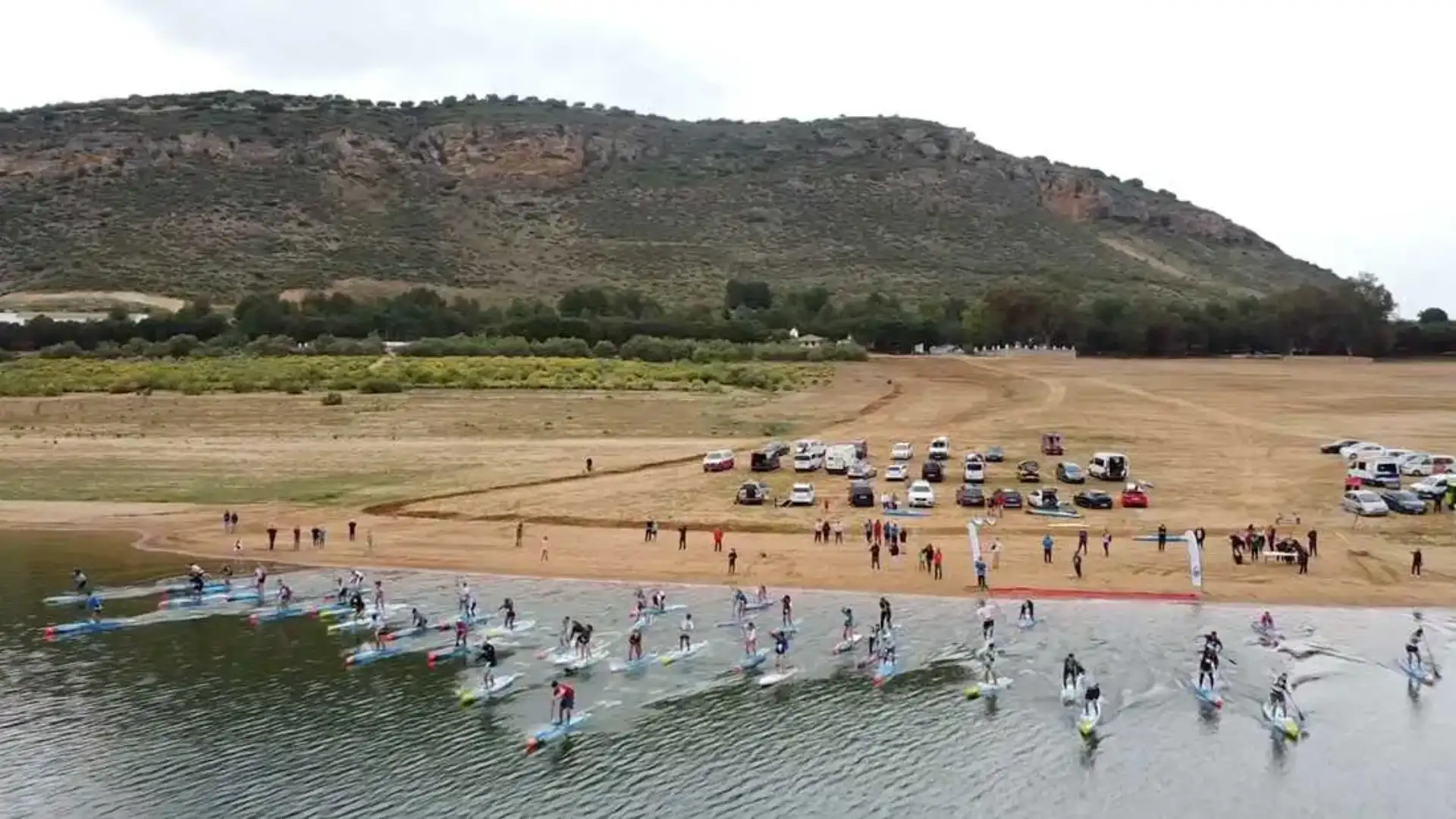Il gruppo Fesurfing League Gara andaluso nel lago dell'Andalusia