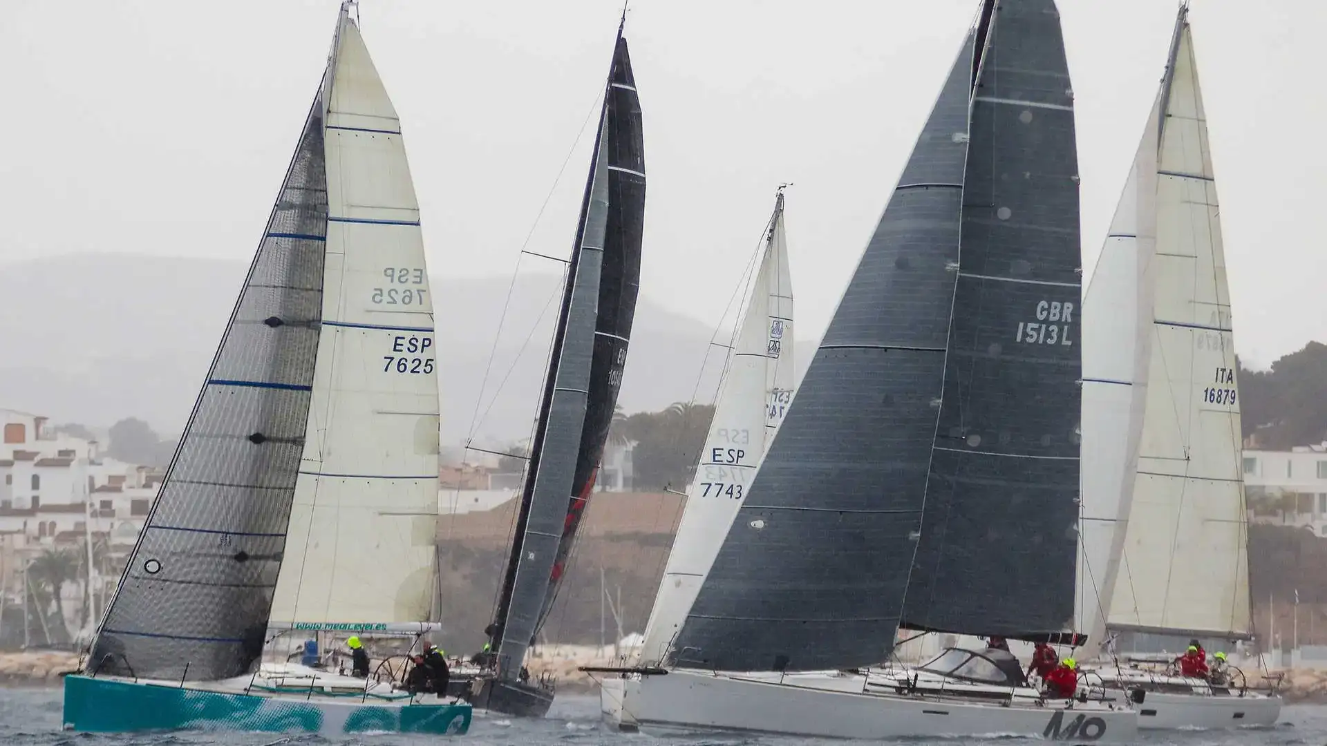 I 300 Milas A3 Moraira Il Trofeo Greco inizia nel mezzo di una tempesta