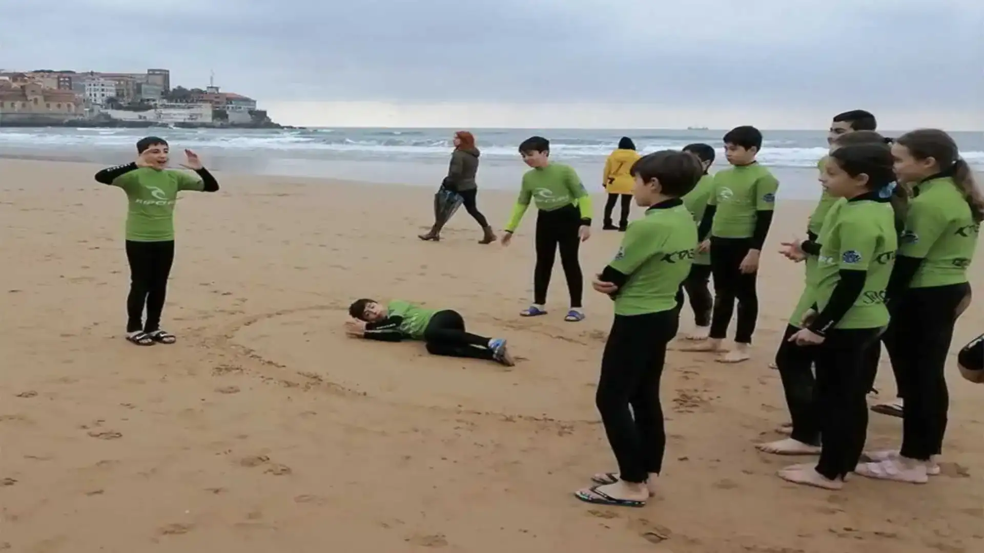 Imparare attraverso il Surfing raggiunge quasi 4.000 studenti nel 2022