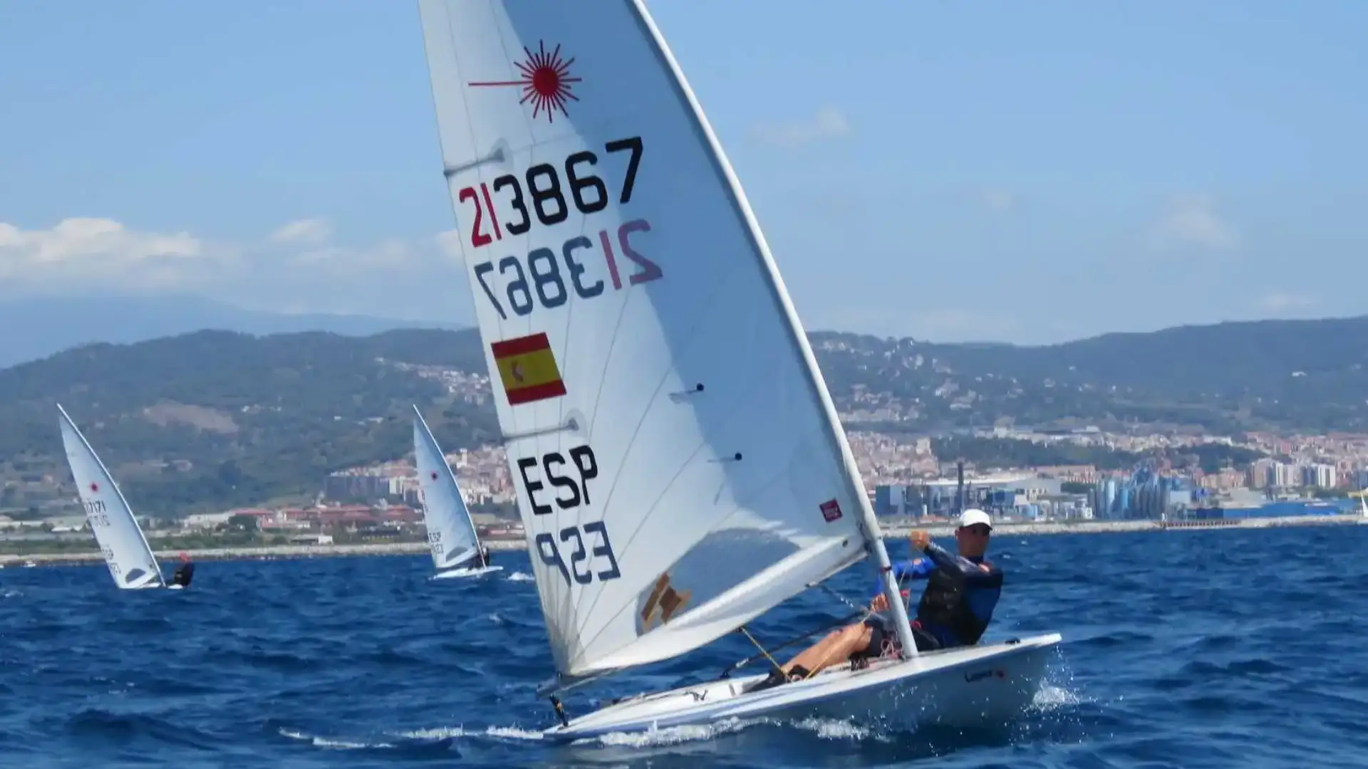 Ricard Castellvé del Nàutic Cambrils campione della Catalogna di ILCA7