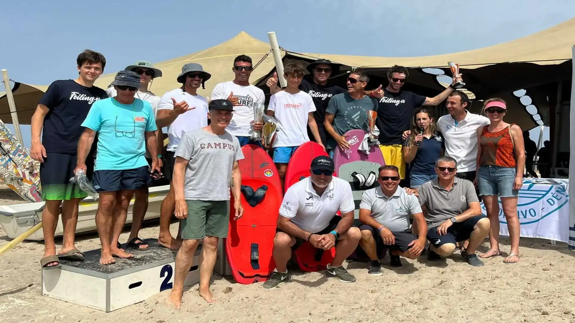 Hugo Ferrer prende l'oro autonomo di Valencia del WindFoil