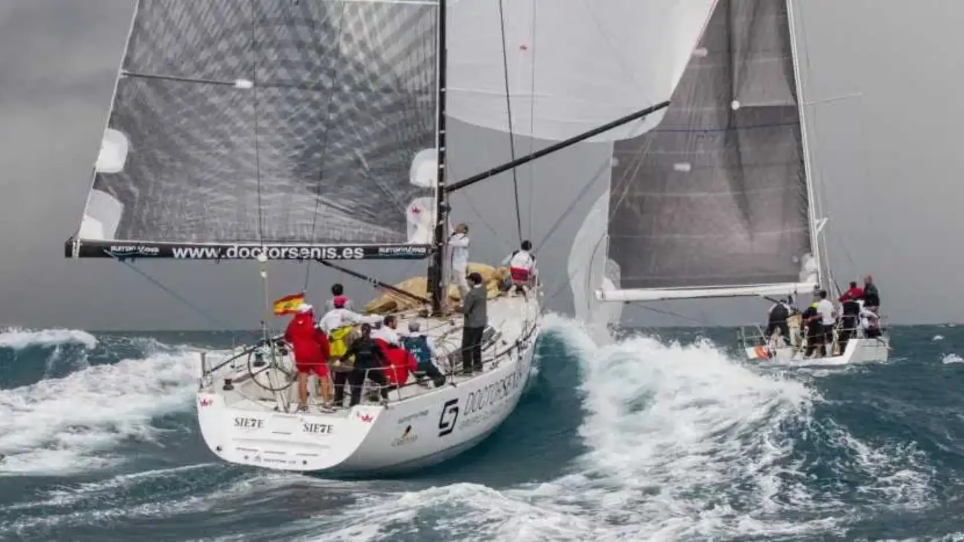 Barche da 9 paesi in linea uscita dalla Regata de la Reina a Valencia