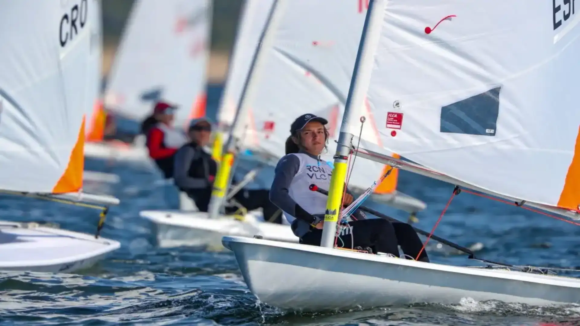 Irene de Tomas (oro) e Xavier García (bronze) nell'ILCA4 europeo