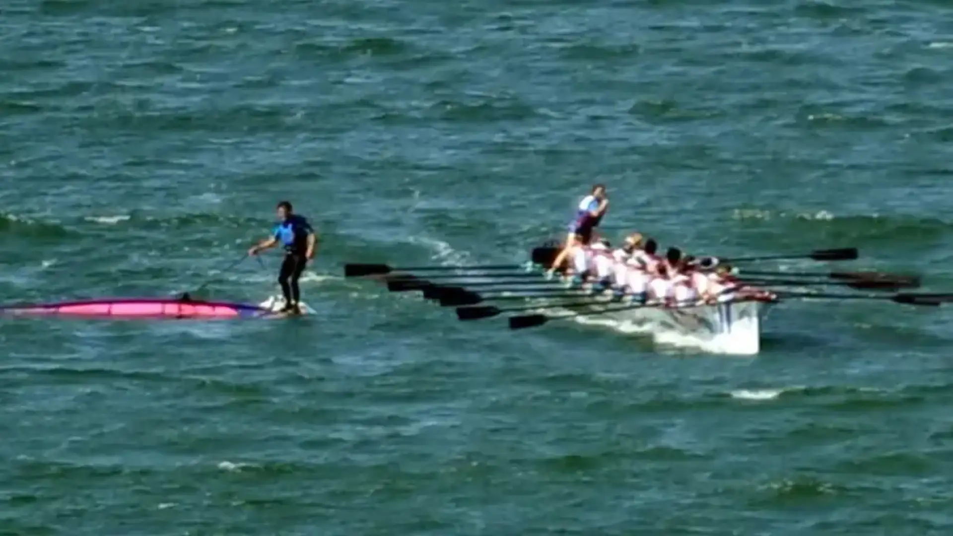 I surfisti causano il caos nella Bandeira di Oleiros