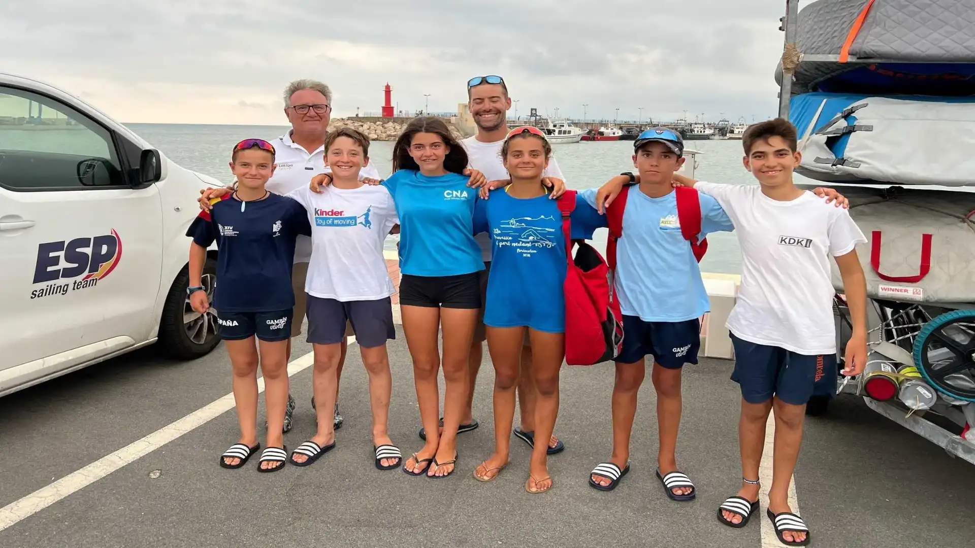 Il team spagnolo di Optimist a Cambrils prima dell'europeo di Danimarca