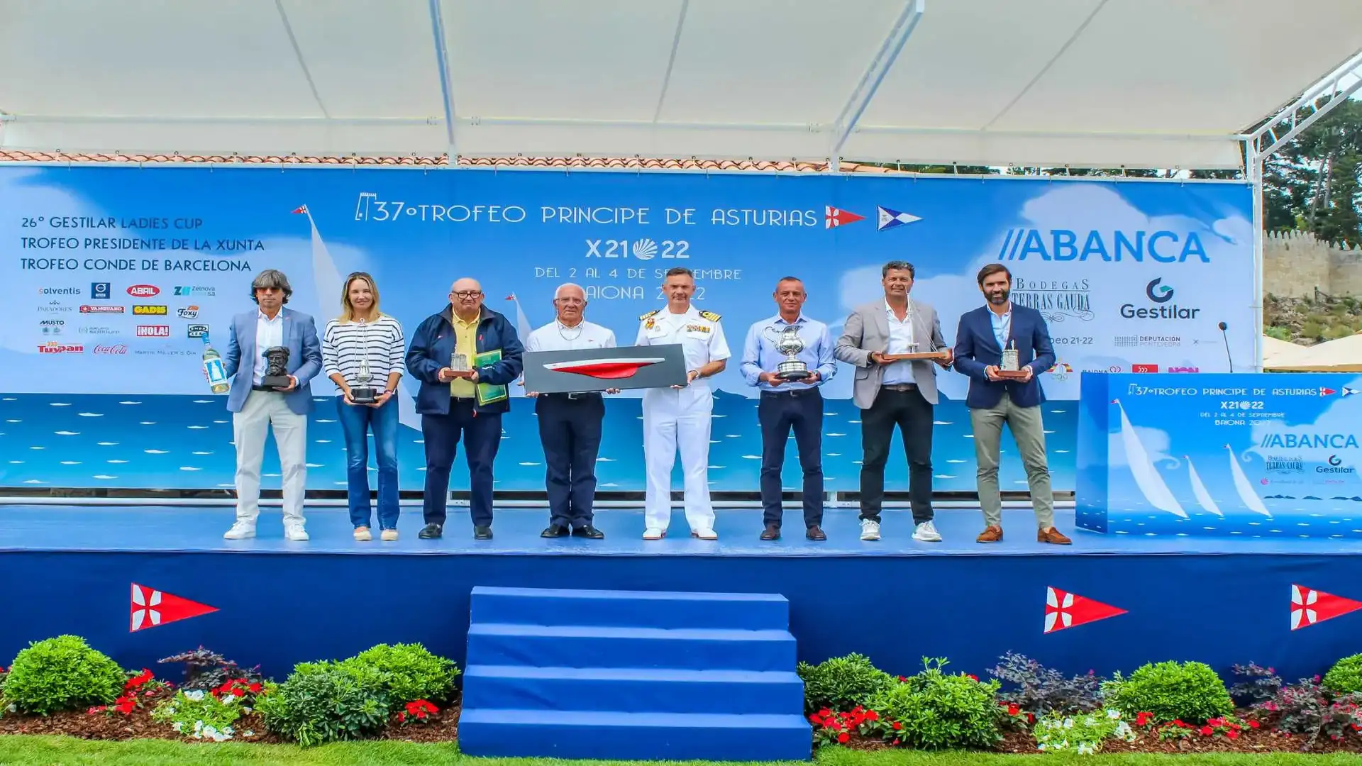Il J80 prende l'attenzione di un numeroso Trofeo del Principe a Baiona