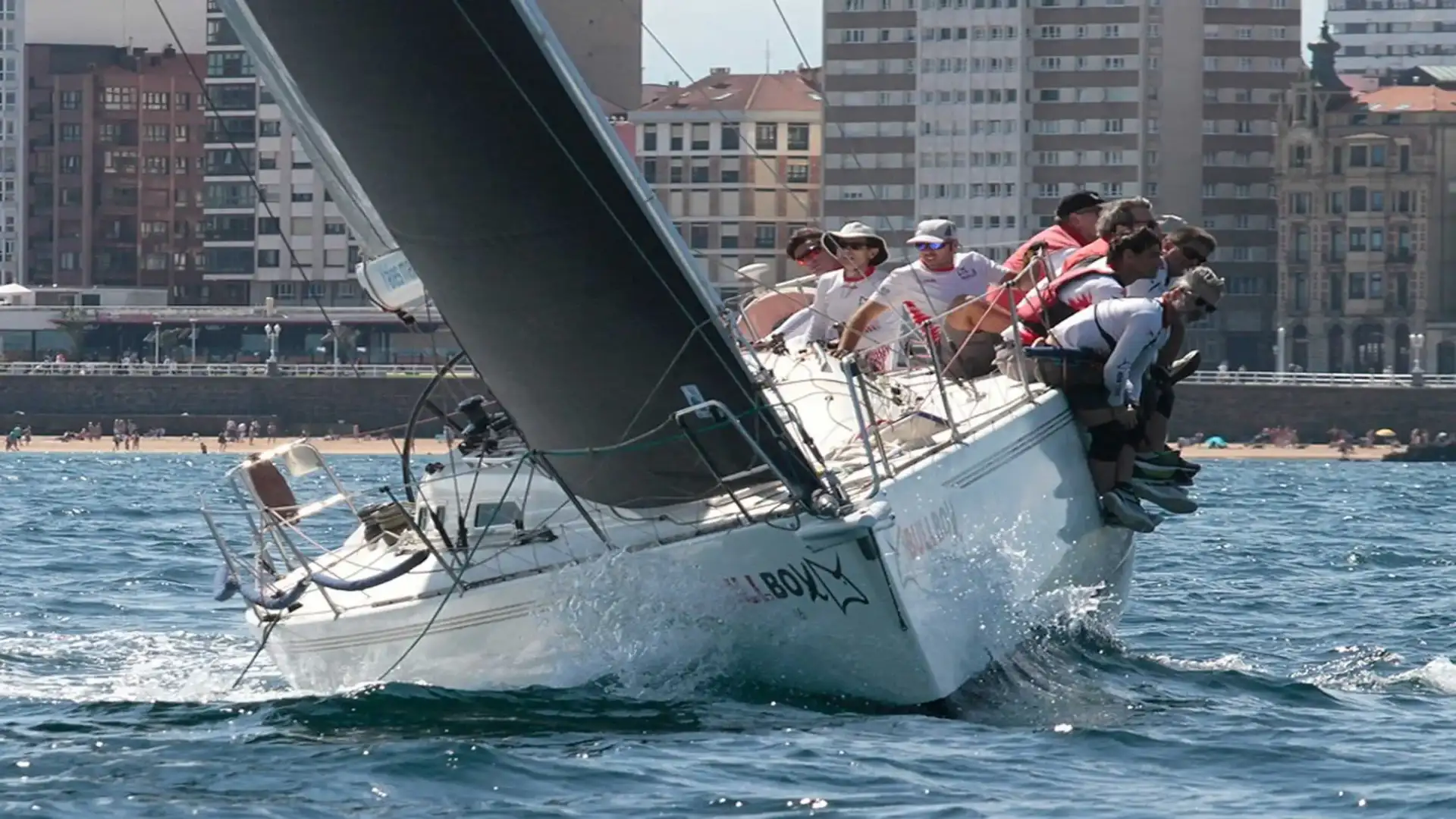 Una grande Bullbox vince nel Trofeo Villa de Gijón Gran Premio El Comercio