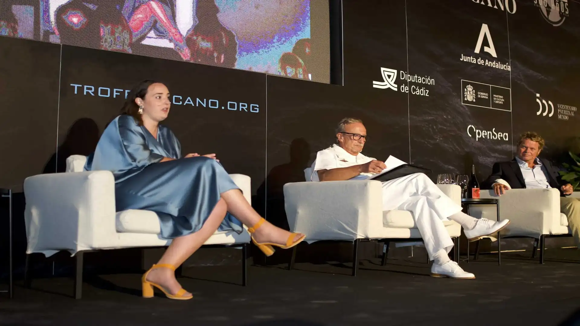 Il trofeo senza fine Juan Sebastián Elcano ora con un orologio da banco planetario