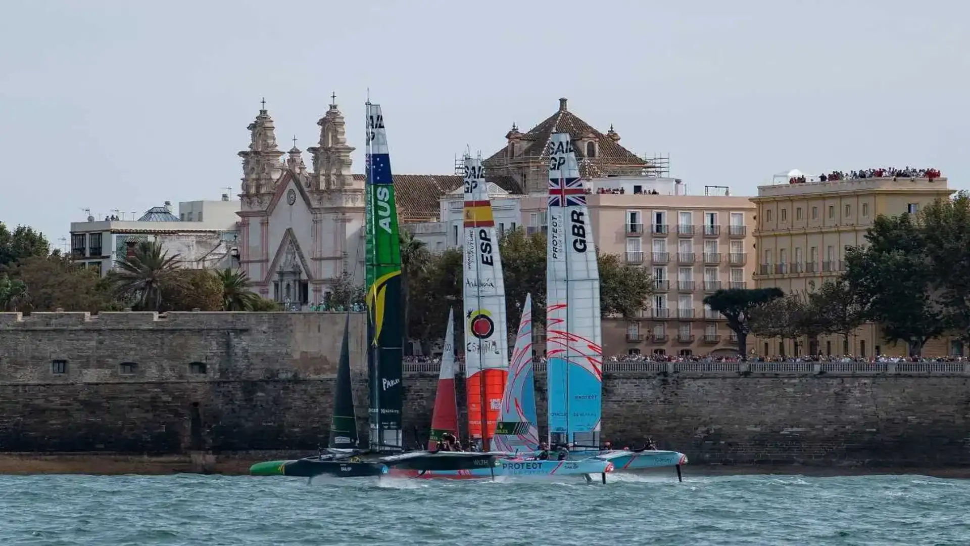 L'oro della Francia e l'argento degli Stati Uniti sulla citazione Gaditan SailGP