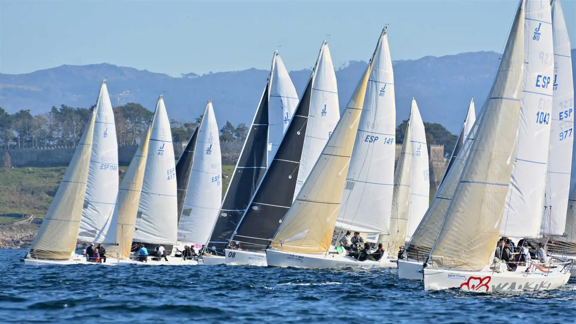 Trofeo Baitra la mancanza di vento innaffiò il partito del J80 a Baiona