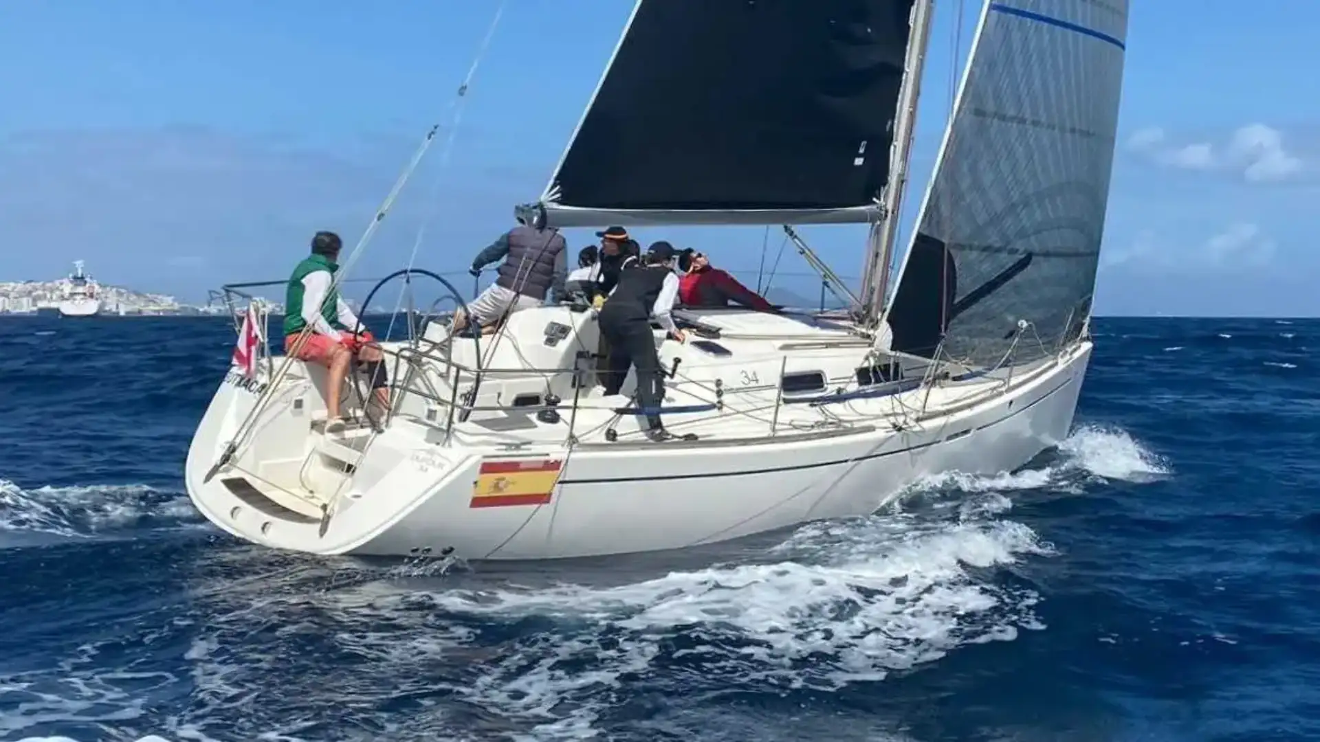 Butxaca e Luna Dodici i migliori a Las Palmas, nell'apertura di pesante candela