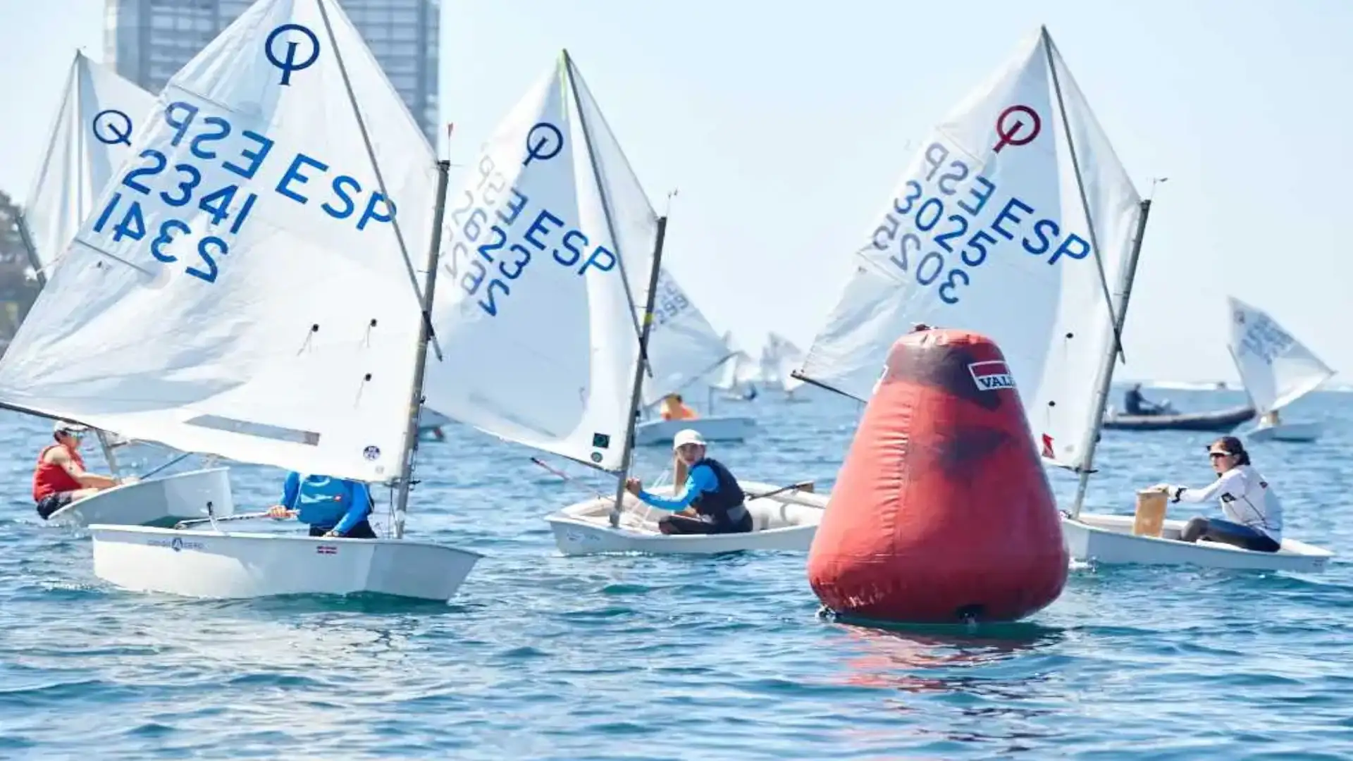 Brais Iglesias de Riveira grande vincitore del III Trofeo Vithas Vigo de Optimist