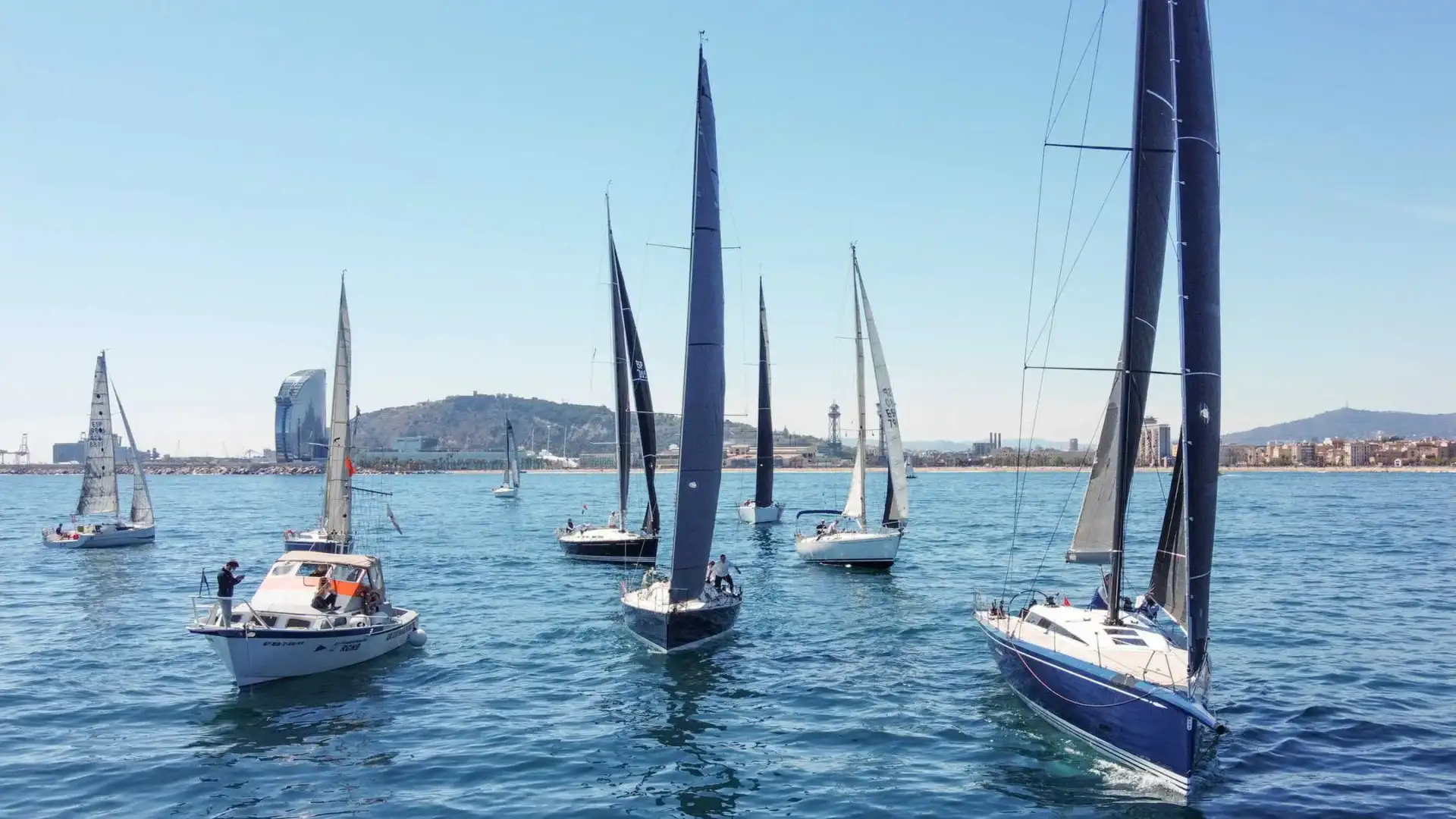 Girare per la regata Joan Guiu in acque catalane a mano del Nautico di Barcellona