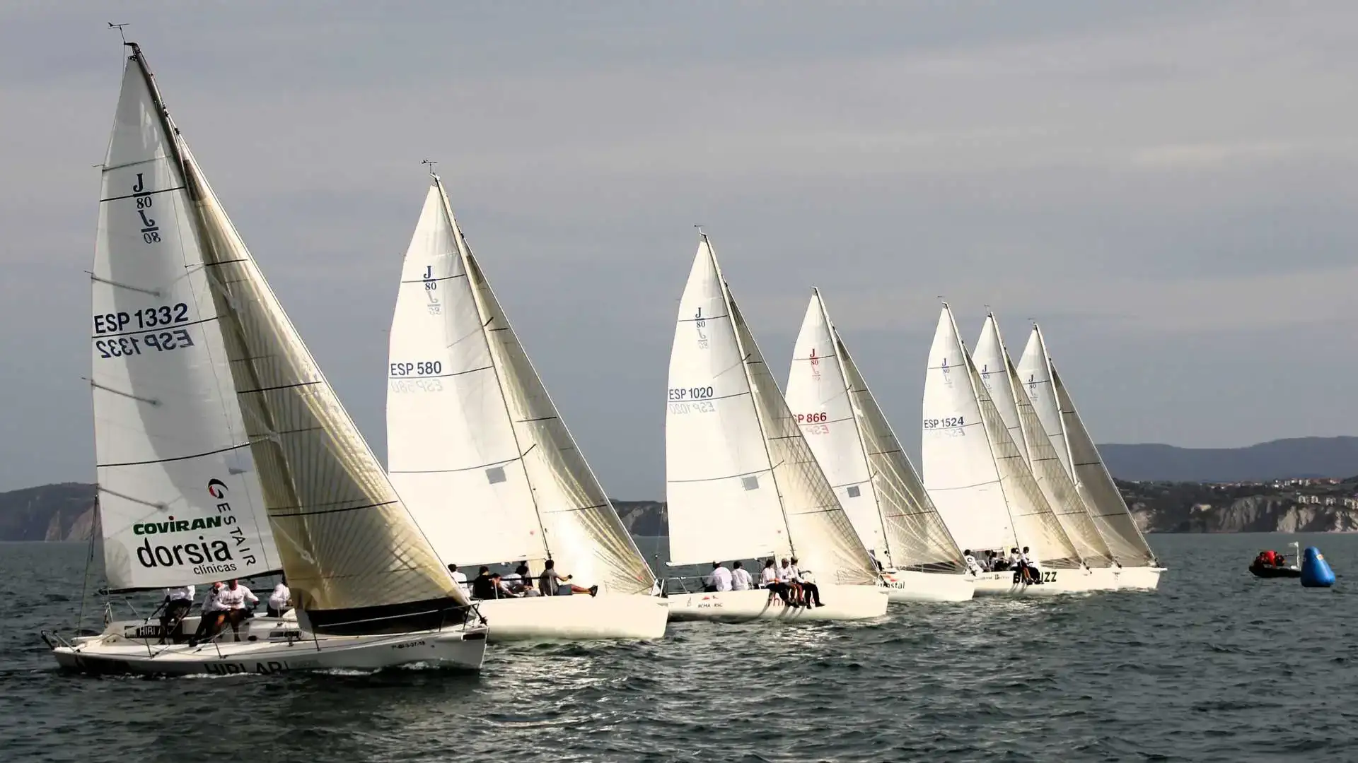 Grande atmosphère avant le Championnat d'Euskadi J80 immergé dans la Surne