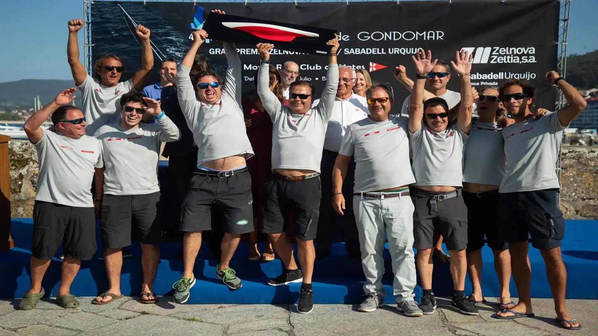 April e Magic Oils hanno combattuto per il conte, con la vittoria del canale Pérez