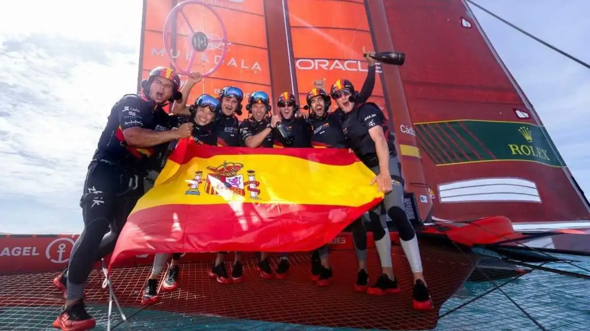 Bermuda SailGP machada dalla Spagna che ottiene una vittoria storica