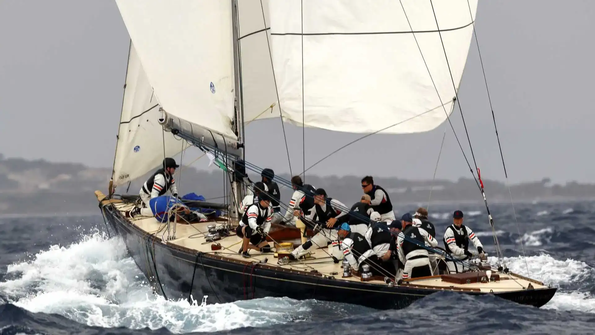 De regatas por Porquerolles, Santander, Mahón, Sant Feliú, Portosín