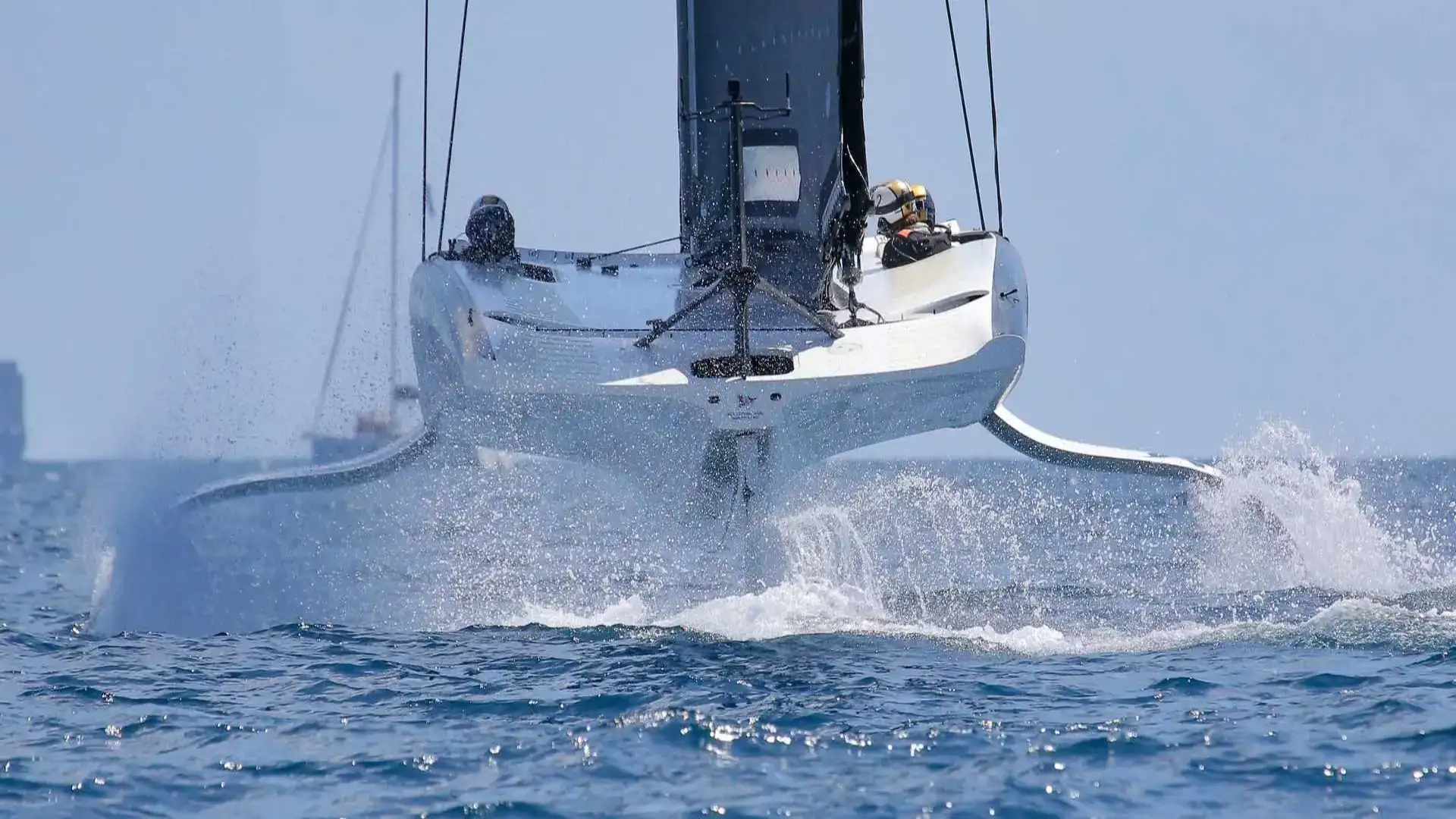 De regatas por Barcelona, Cherbourg, Ibiza, Los Alcáceres, Ares