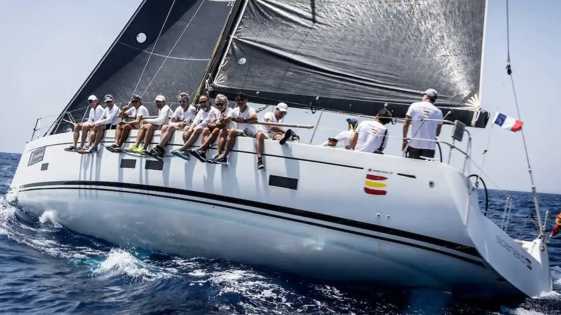 De regatas por Alicante, Cherburg, La Trinité-sur-Mer, Gstaad na Suíça
