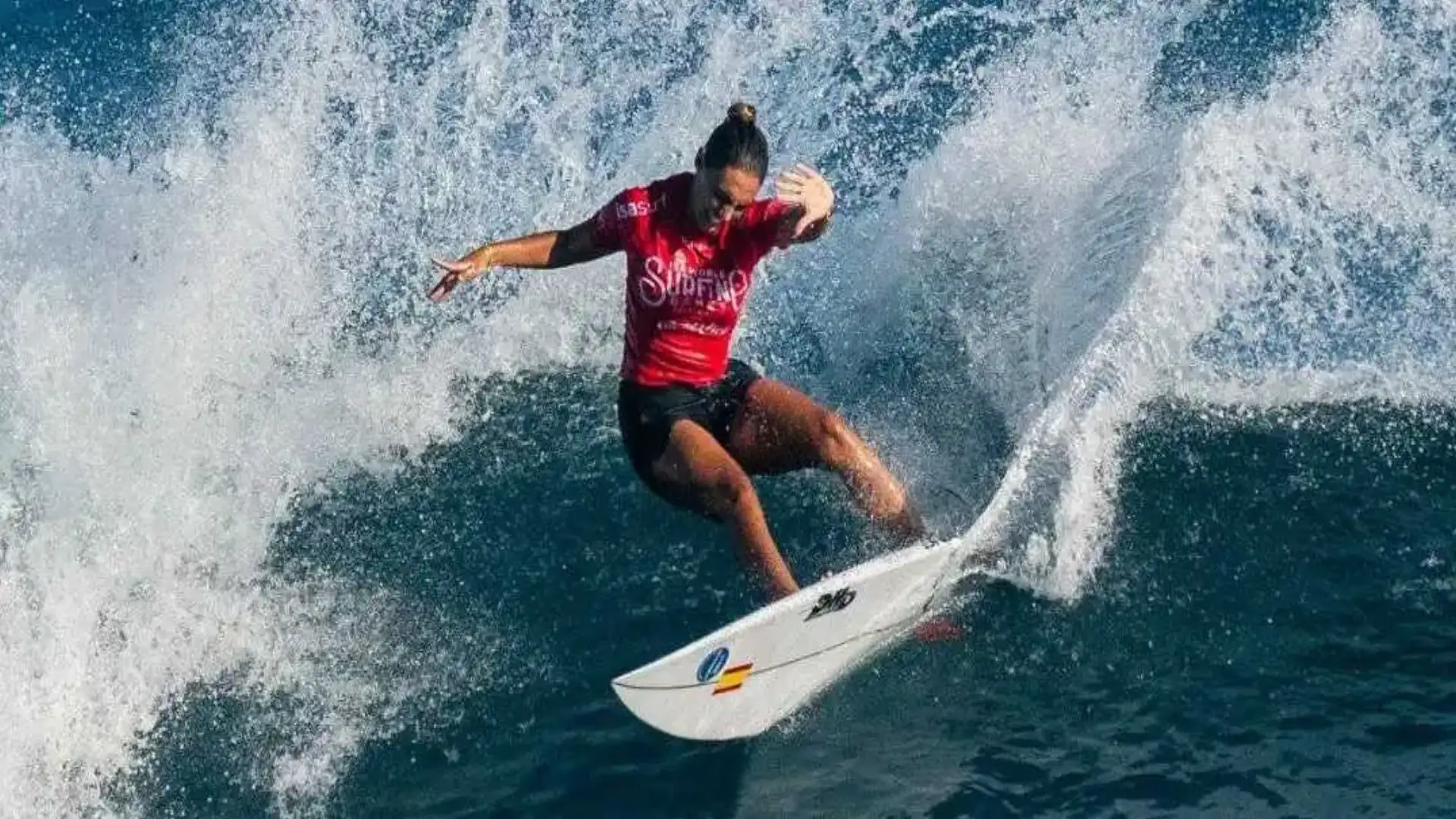 Surf Paris 2024 Nadia Erostarbe é jogado com Shino Matsuda