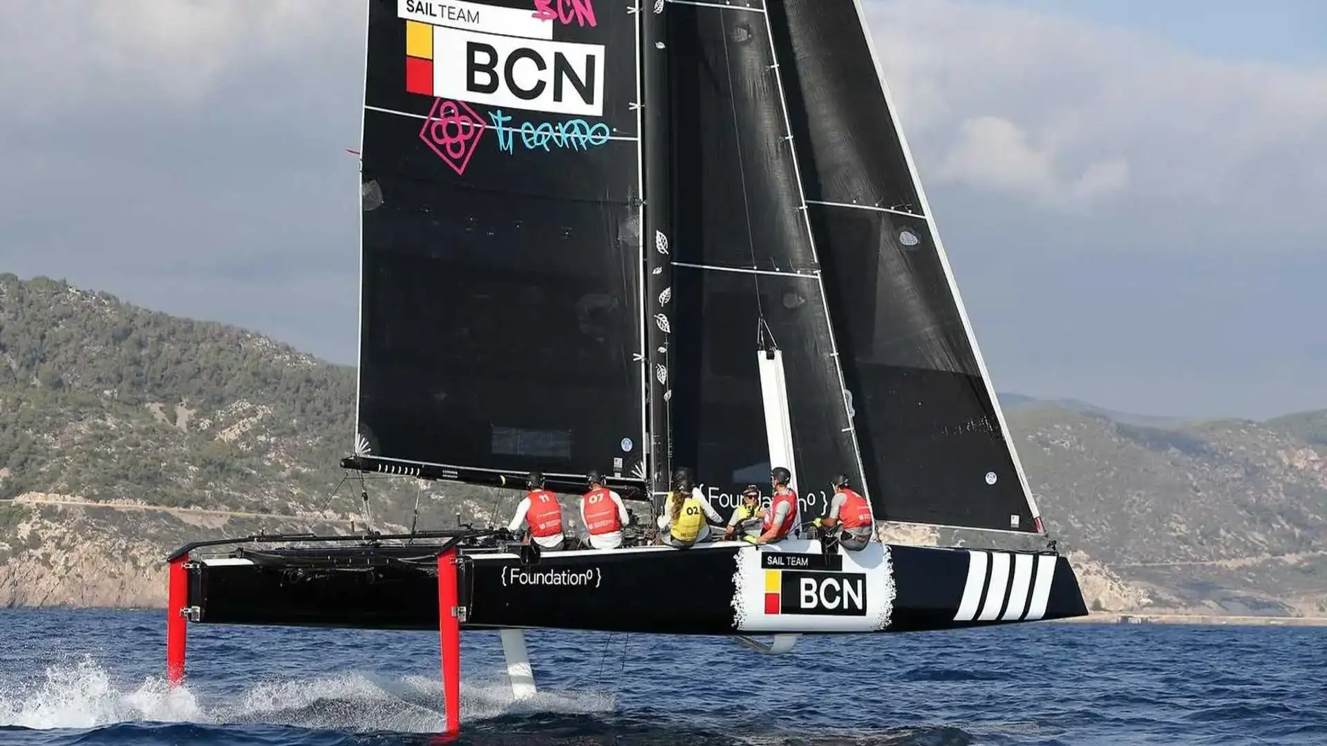 De regatas pelas outras Américas Cup, Gijón, Cambrils, Almería