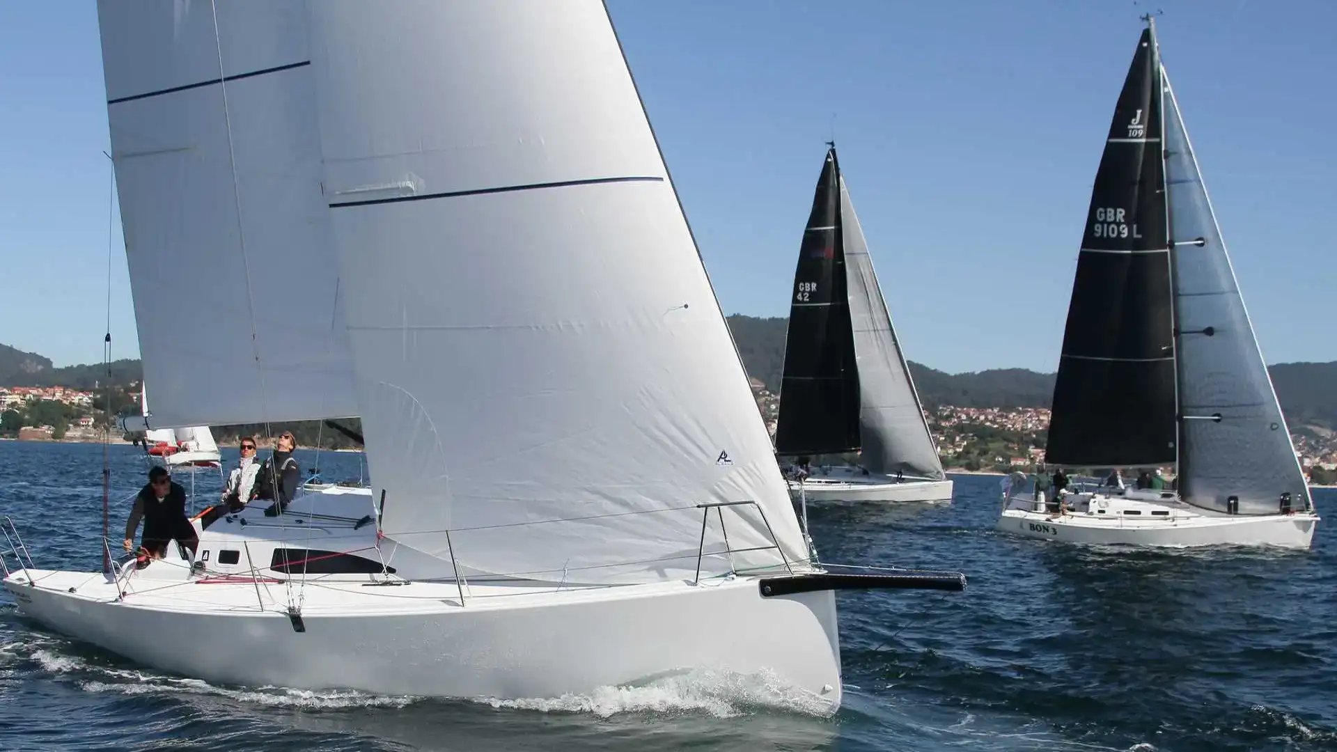 Para Regulus IV da Escola Naval o Vila de Bouzas-Semana Abanca