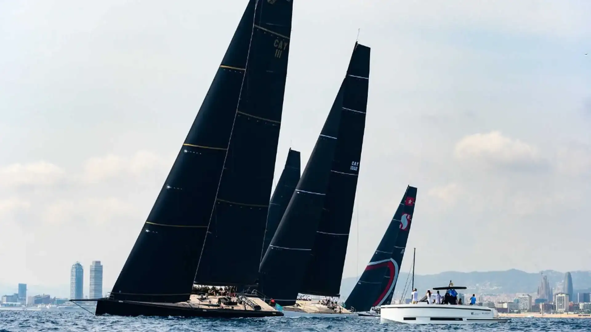 De regatas com os SailGP pela Alemanha, com os Maxis em Barcelona