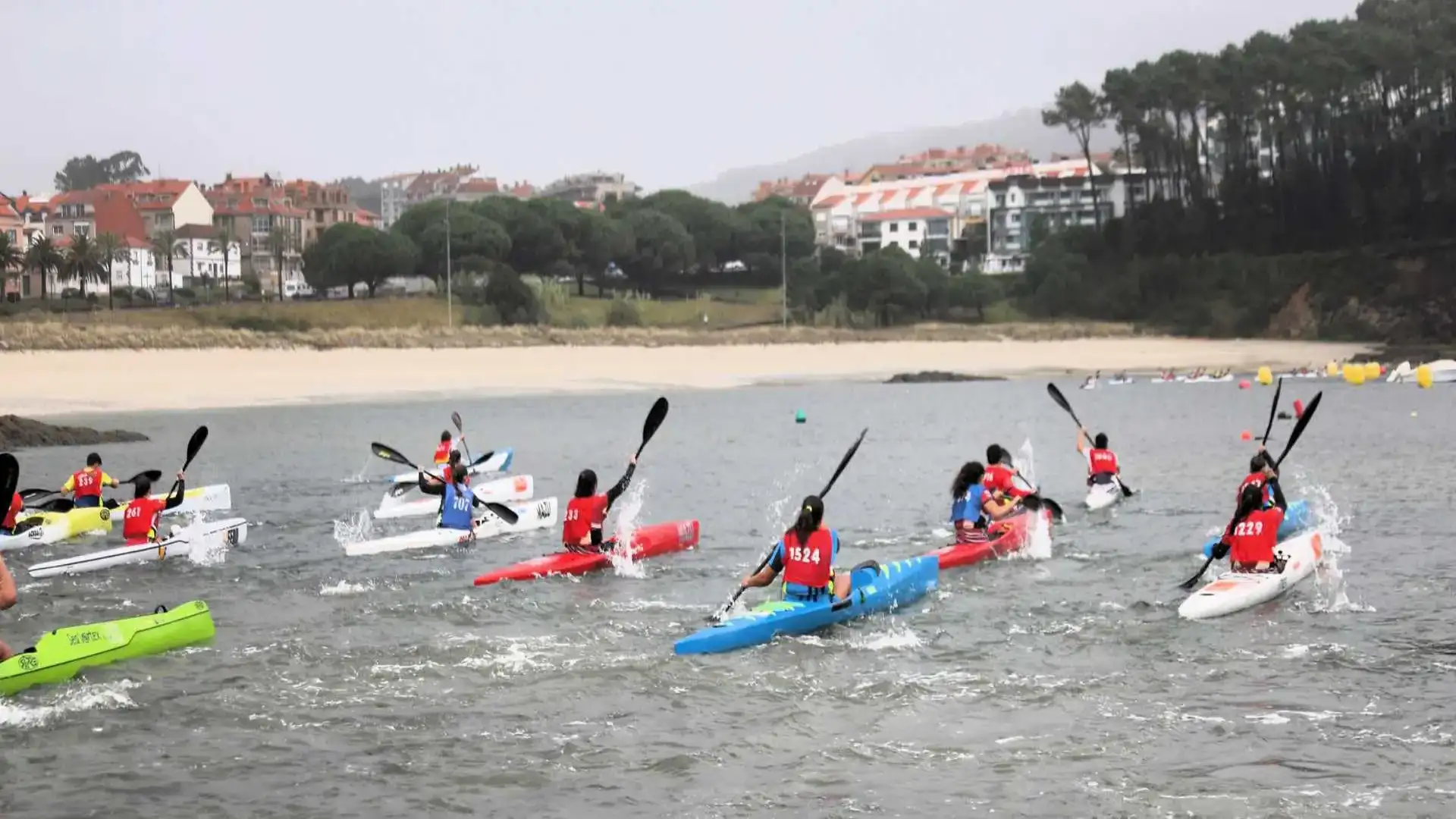 Semana Abanca: Kayak Vigo justo vencedor da Vila de Portonovo de Kayak de Mar