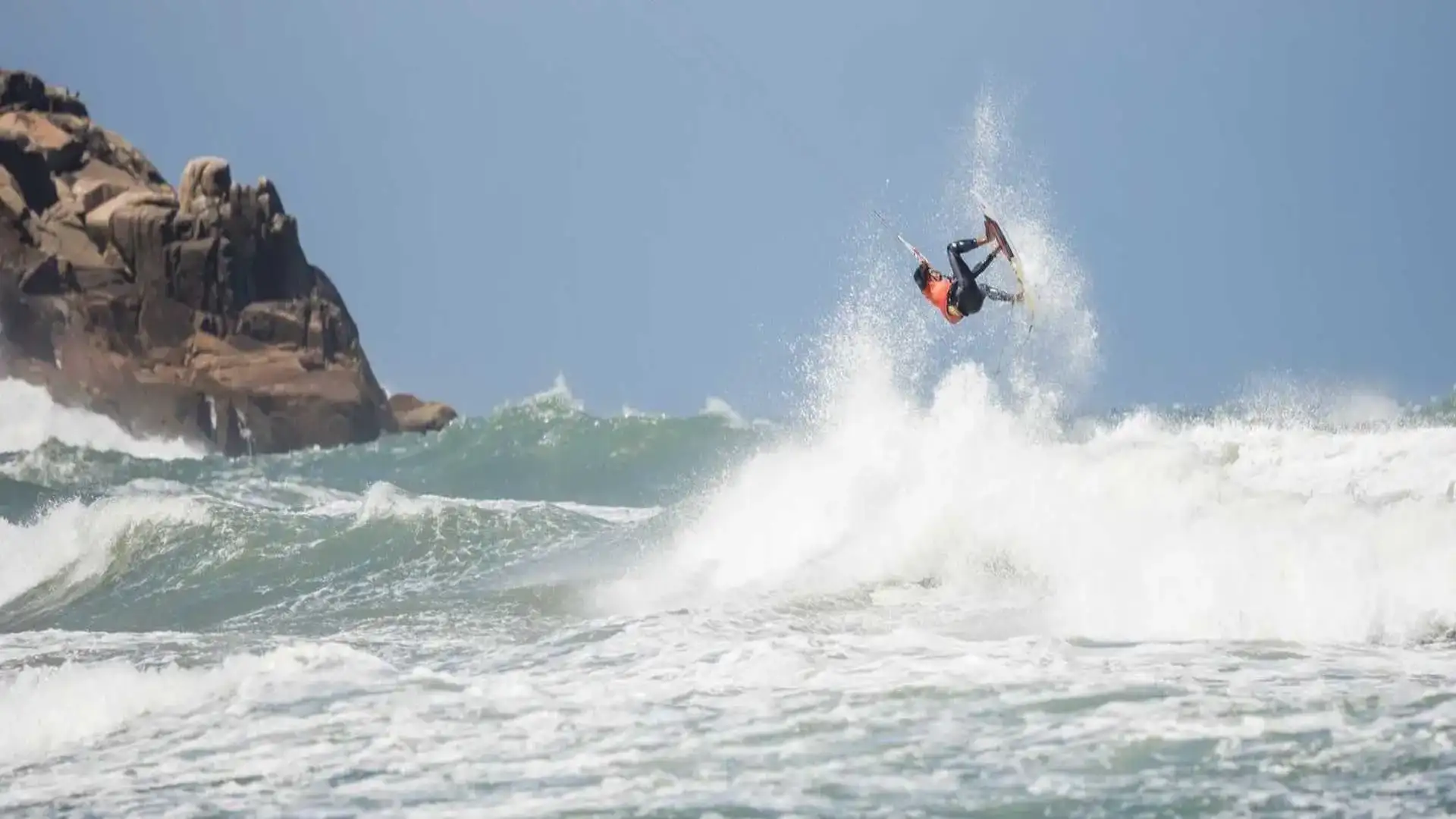 Pela Copa do Mundo de Kitesurf, Mahón, a Golden Cup de Badalona e Gijón