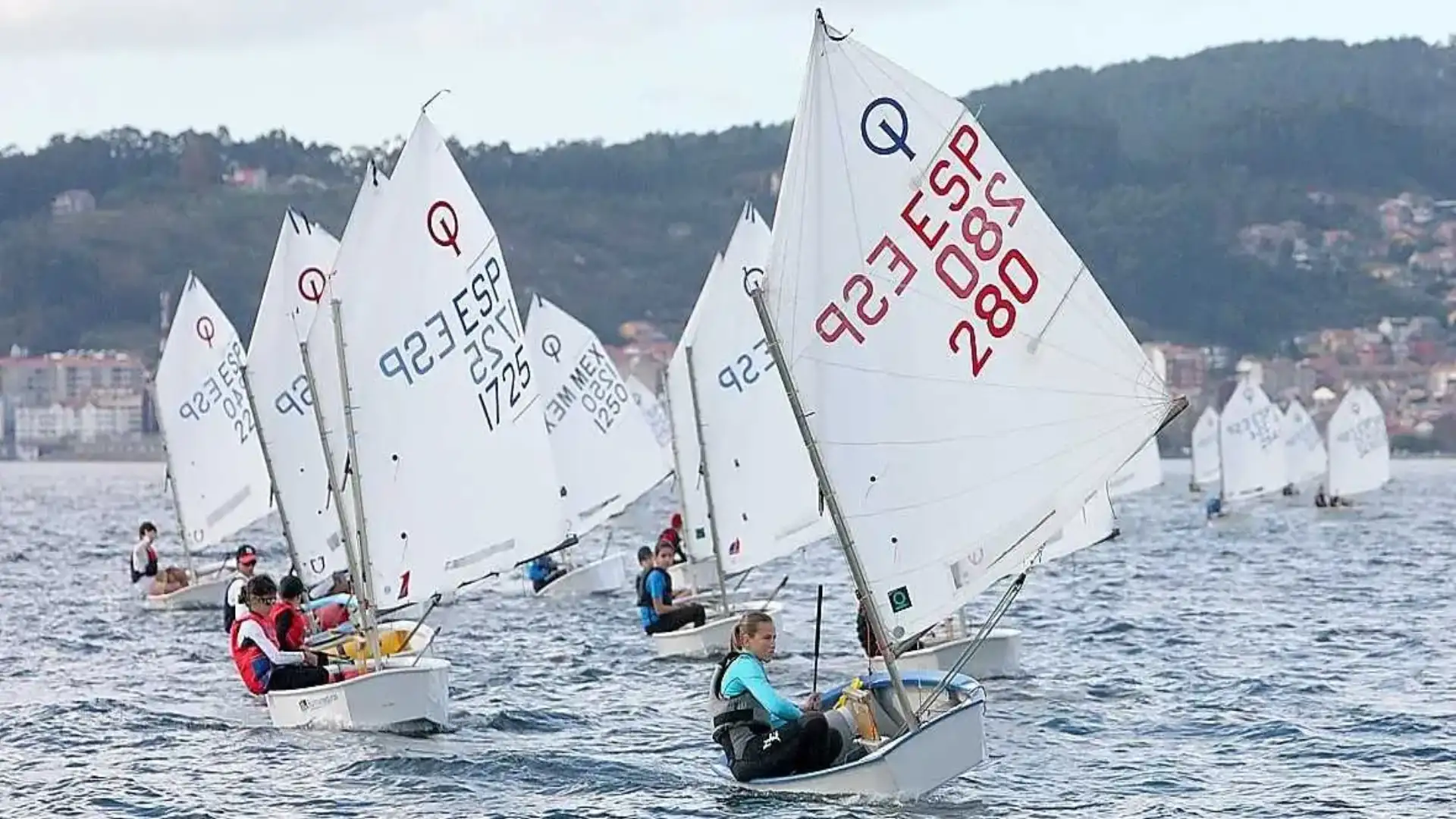 Na Cidade de Vigo de Optimist, Mundial de Nacra, Portocarrero de Almería
