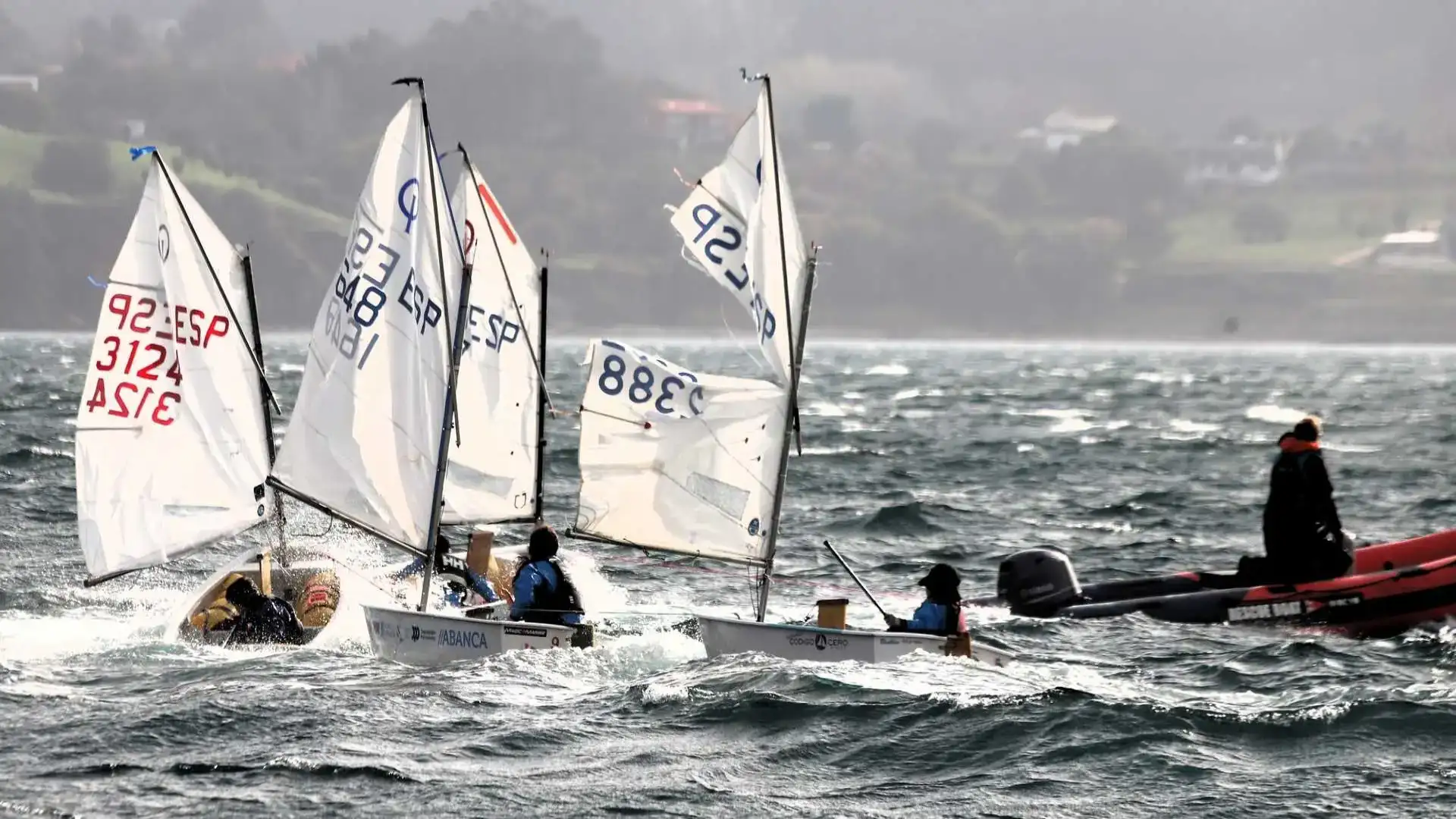 Semana Abanca: os ventos duros reduzem o Cidade da Corunha de Optimist ao domingo