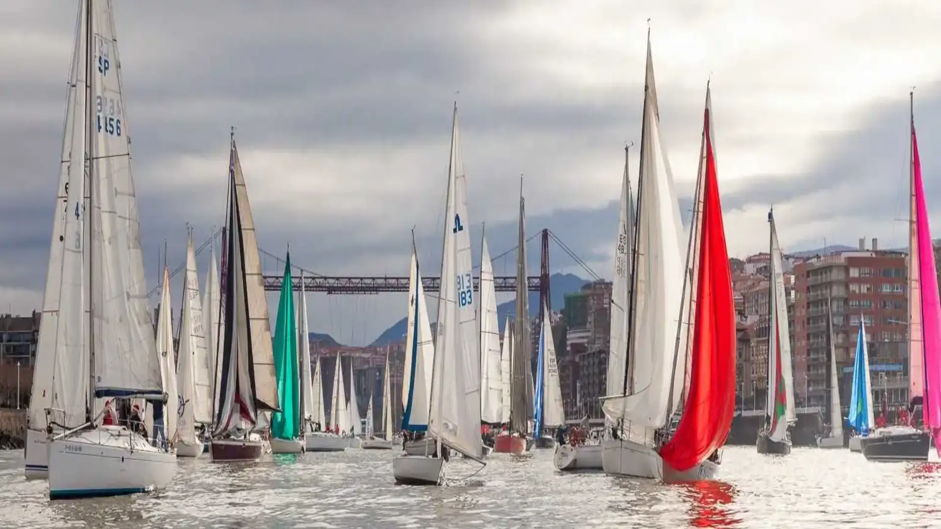 Uma centena de barcos na citação anual da Regata do Gallo em Getxo, repetiu-se