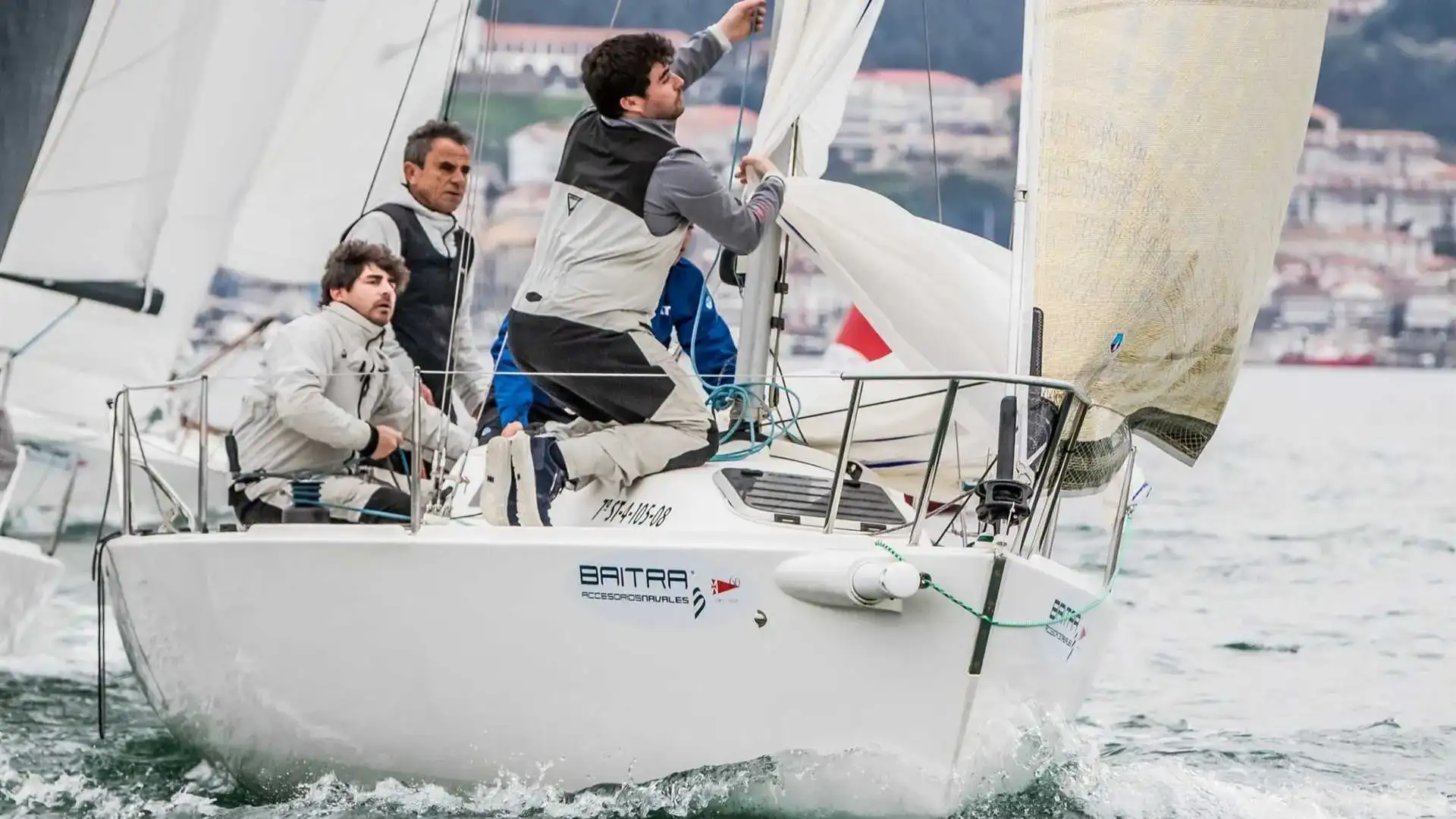 Gándara manda na Liga de Inverno J80, Espanha em Sidney sem margem de erro