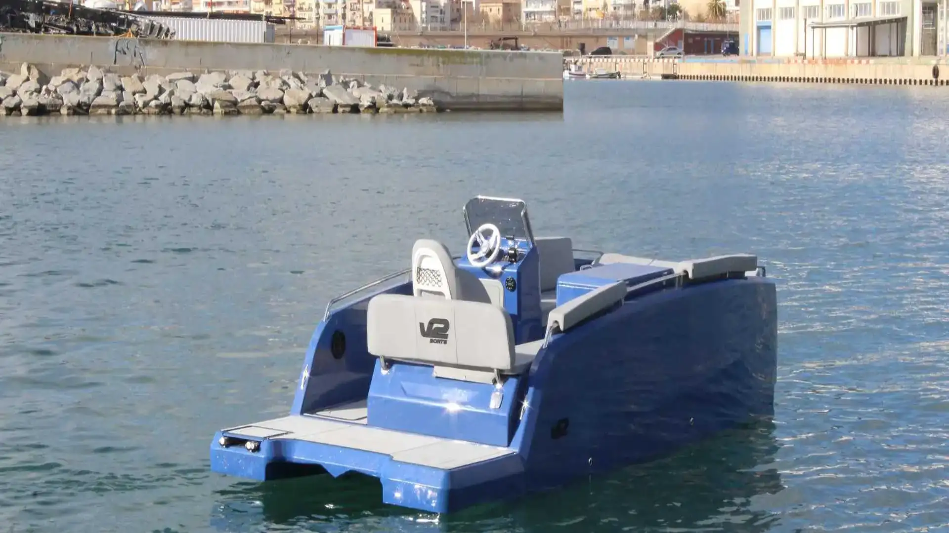 V2 Group cria o primeiro catamarrão impresso em 3D elétrico e reciclável da Europa