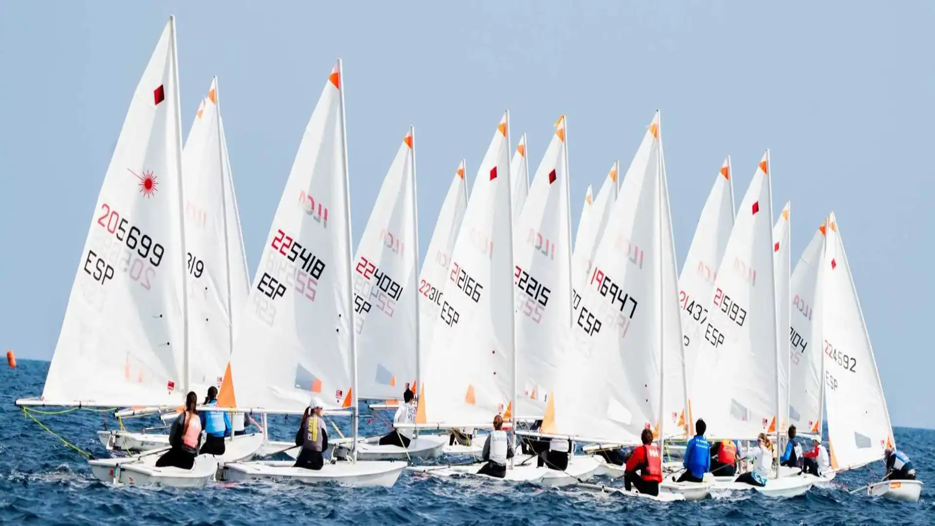Branca Ferrando e Carbonell mandam em Alicante, começa na Linea o andaluz de windsurf