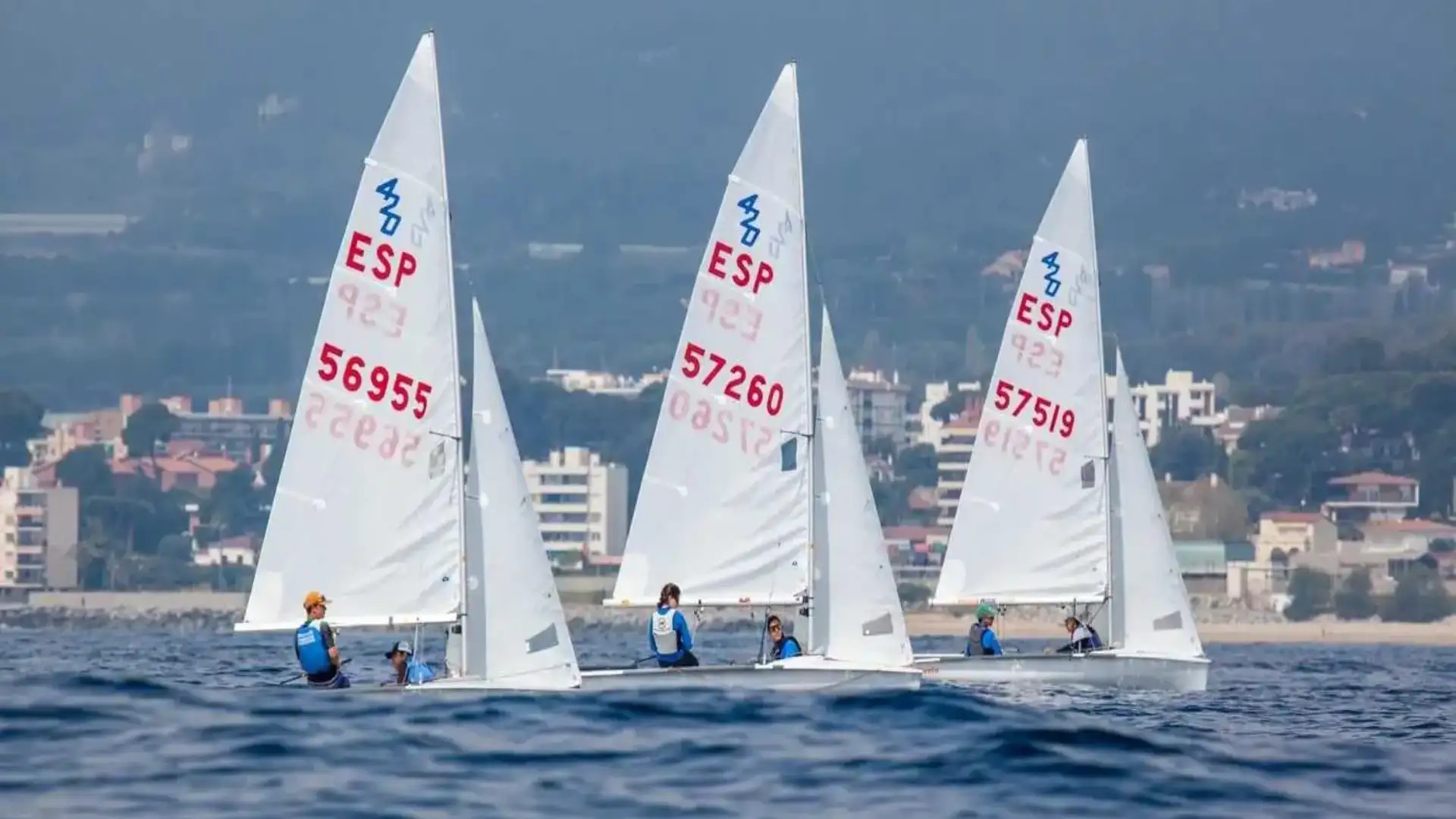 Lideratos do Náutico de Barcelona (420, El Balís) e do de Palma (Optimist, Santander)