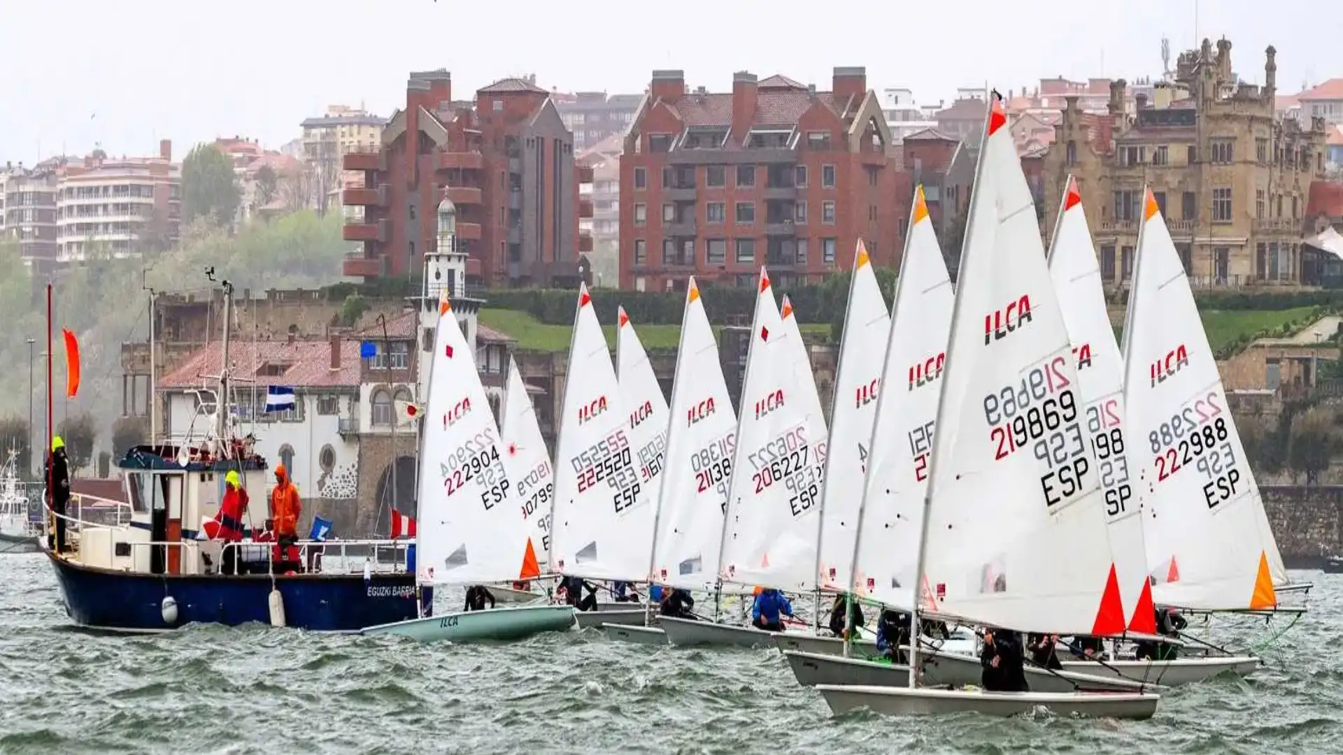 Um Azqueta chuvoso, Baiona-Vigo-Sanxenxo de verde, Meta Volante em Torrevieja