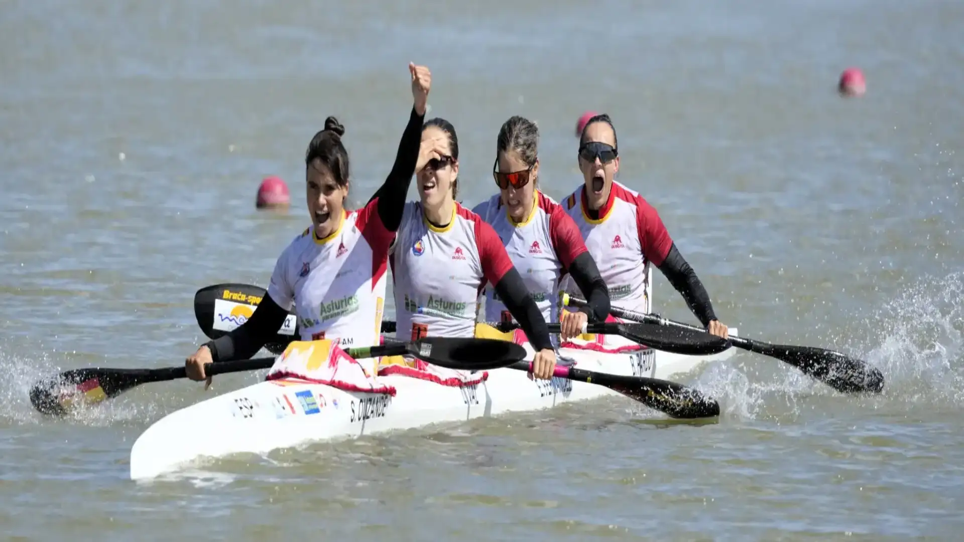 Página de ouro do piragüismo feminino a nível mundial na Hungria
