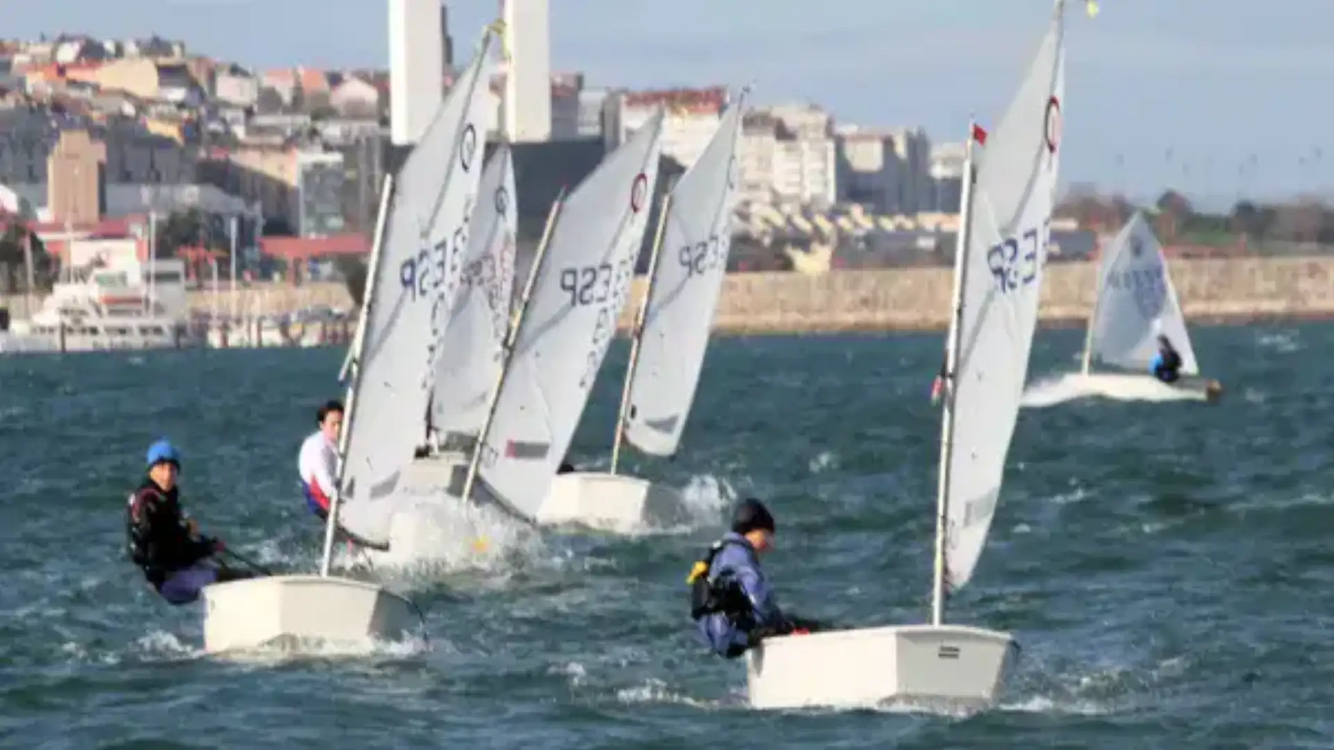 Alonso se proclama campeão galego de Optimist na Corunha e Alma a melhor fémina