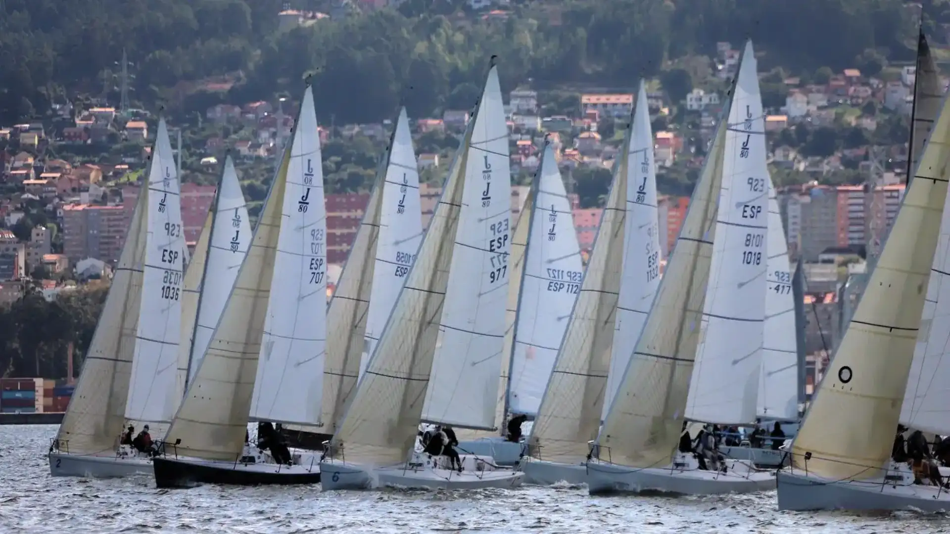 Die Iberische J80-Meisterschaft in Bouzas oder die Vorschau der Abanca-Woche 2025