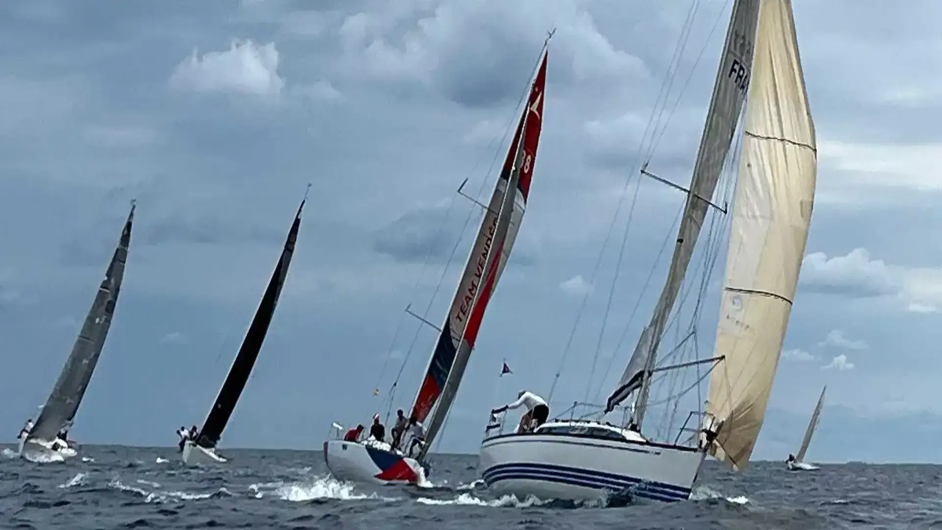34 Costa Vasque Regata - NJ Golden Trophée baleine par Iker Almandoz vainqueur IRC