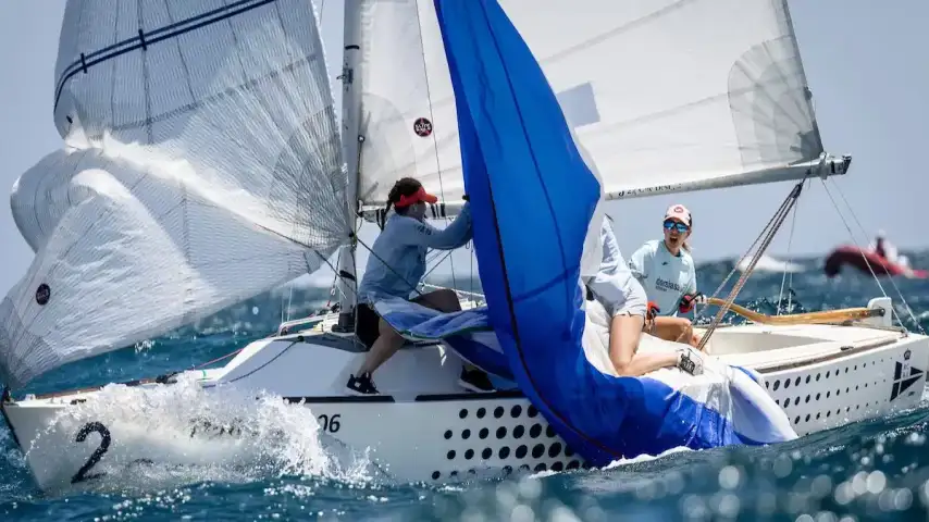 50 navi nella Tembra Vela, Snipe asturian a Gijón, crociere a Motril