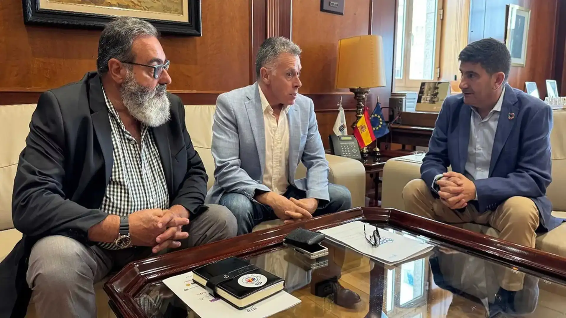 Vela et Piragüismo Gallegos demandent leur propre législation adaptée et raisonnable pour le nautique