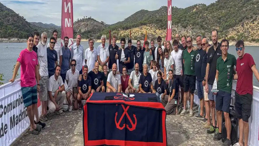 Ilca de Águas Interiores em Madrid e Andaluz de Optimist