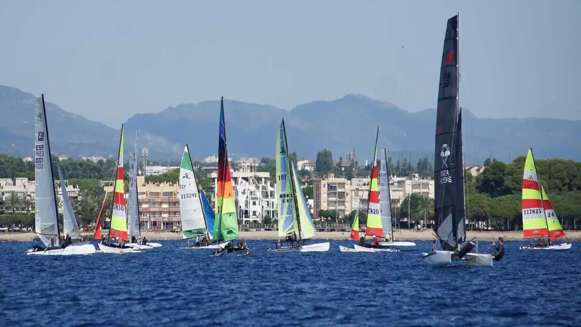 The National of Catamaran was held in Cambrils, with 55 ships and little wind