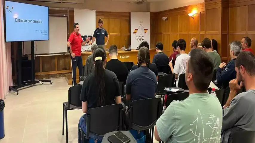 La Española organizes courses for officers, judges and meters in Gijón and Santander