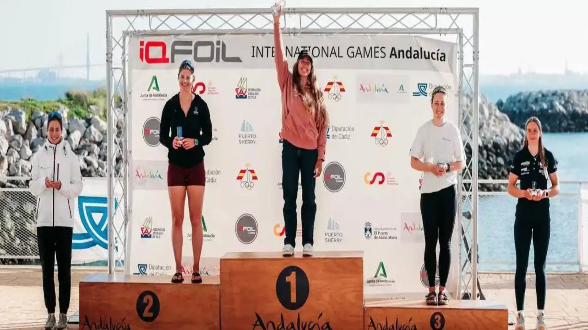 Exibição de Pilar Lamadrid, que conquista os iQFOiL Games Cádiz