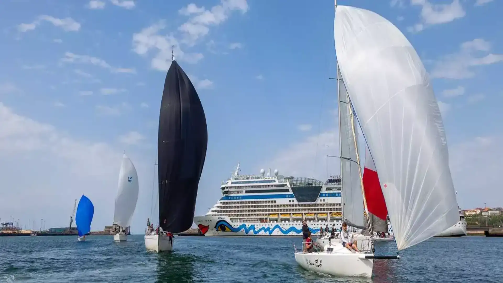 Social de Cruceros del Marítimo del Abra: acto final en aguas de Getxo