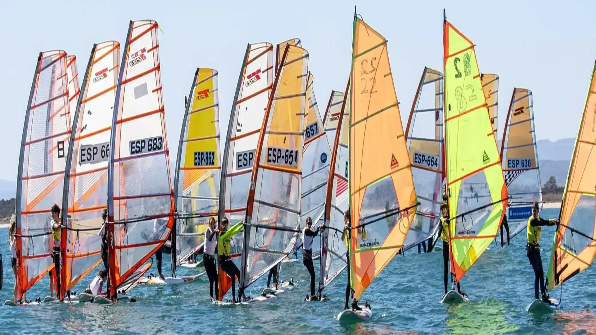 La flota de windsurf top se da cita en aguas valencianas